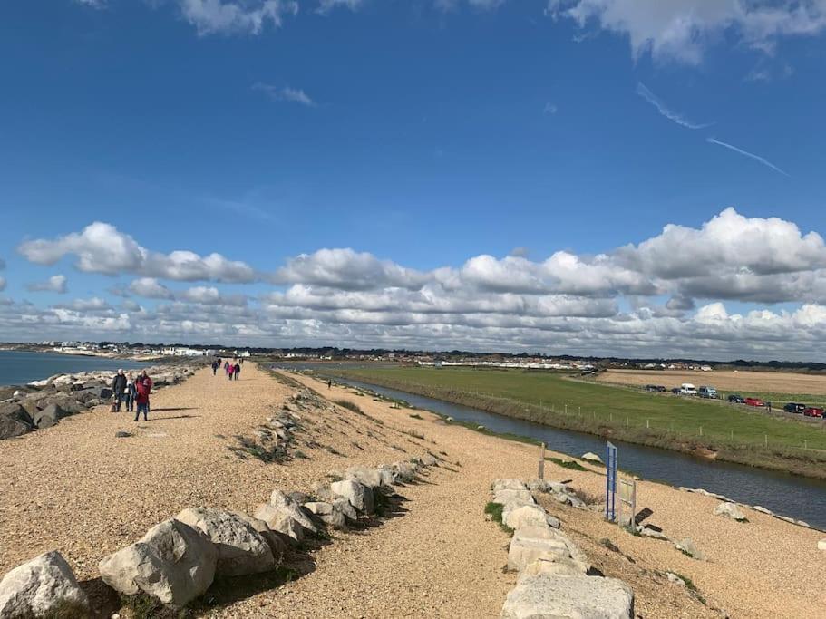 Crow'S Nest, Central New Forest Coastal Village Beach Apartment Milford on Sea Exterior photo