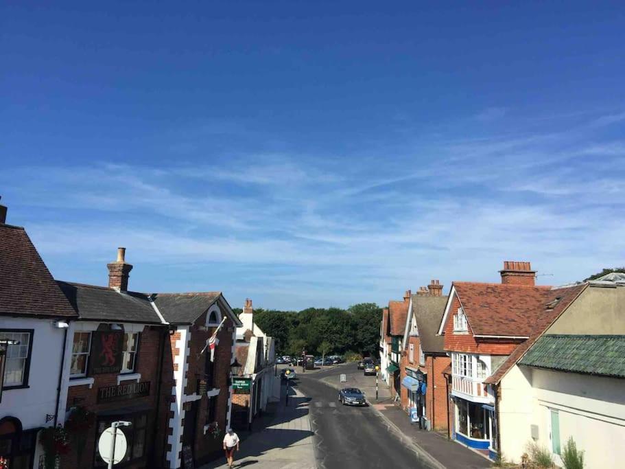 Crow'S Nest, Central New Forest Coastal Village Beach Apartment Milford on Sea Exterior photo